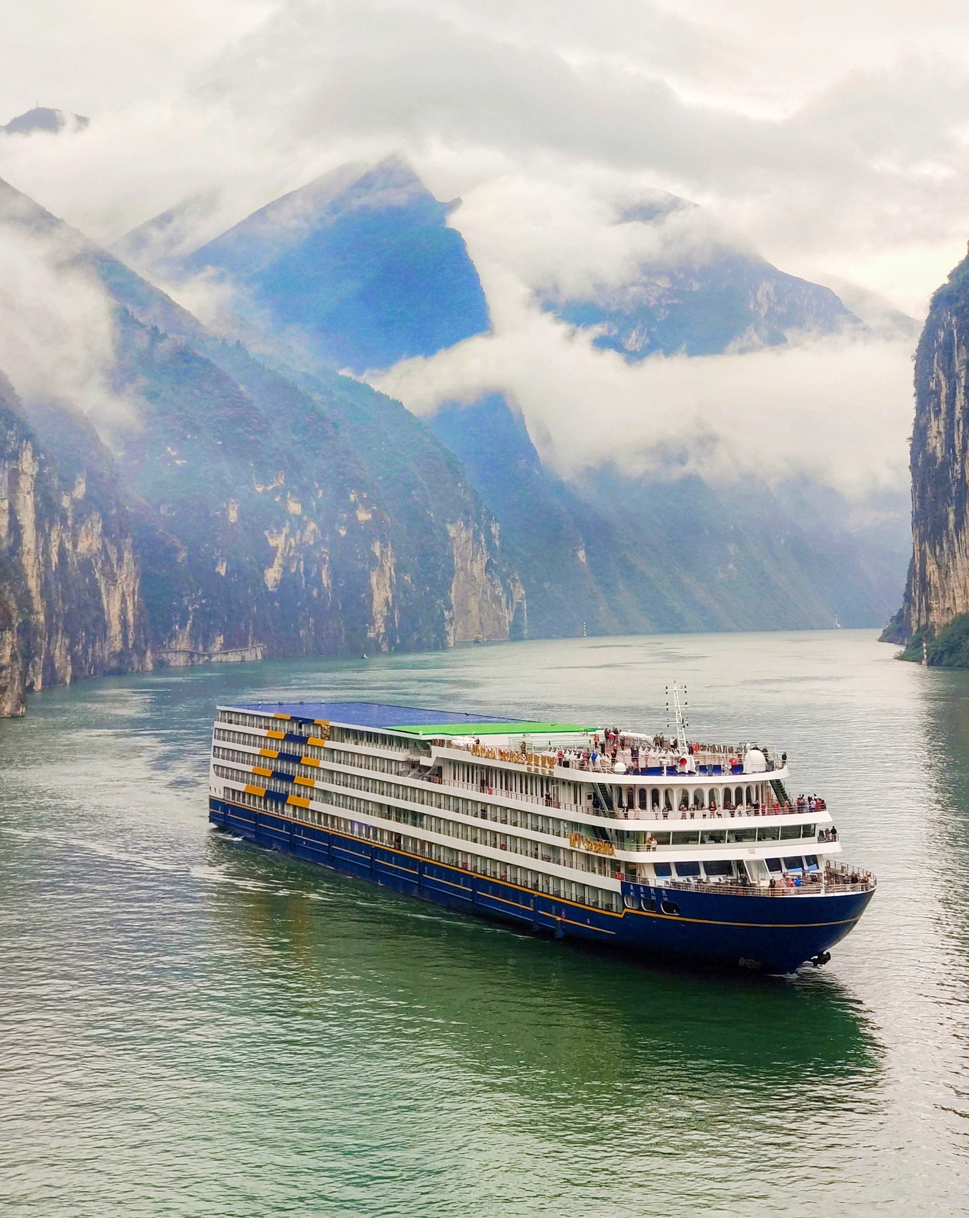 三峡最新邮轮，自然之美的极致探索之旅